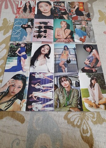 Farklı Posterlerle K-pop Grubu Fotoğraf Seti - Görsel 3