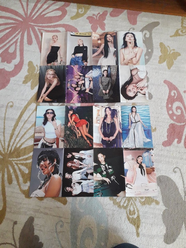 Farklı Posterlerle K-pop Grubu Fotoğraf Seti - Görsel 4