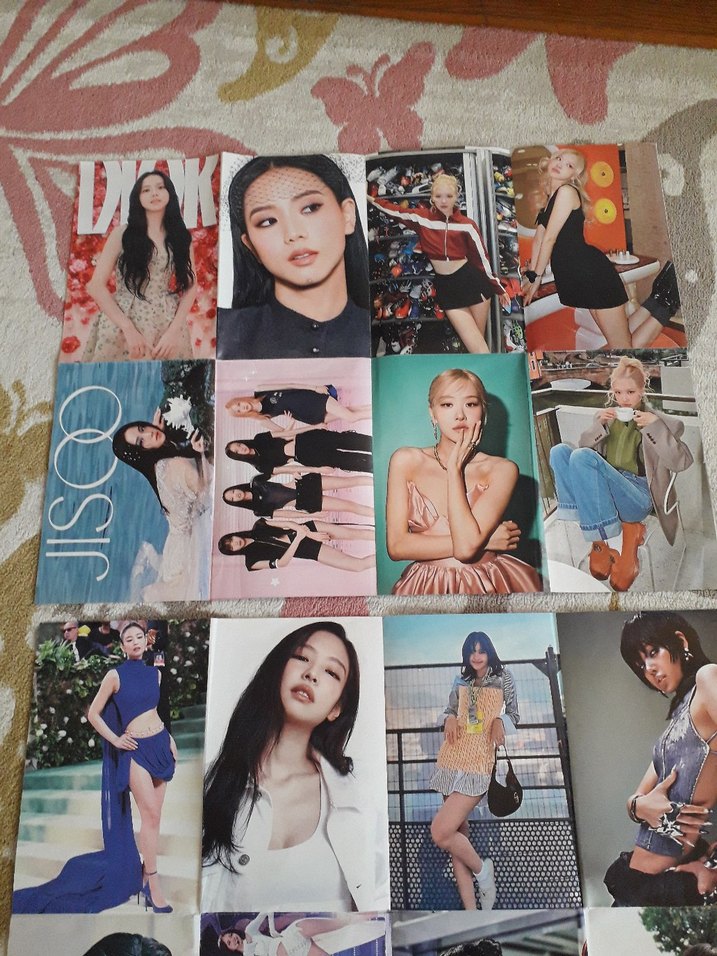 Farklı Posterlerle K-pop Grubu Fotoğraf Seti - Görsel 2