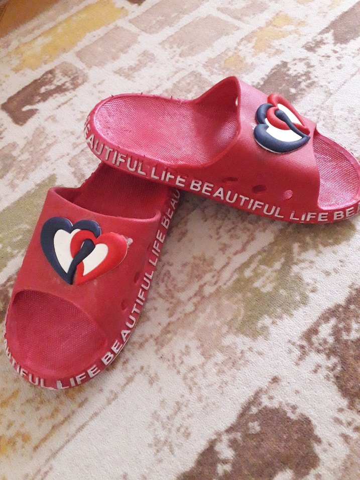 Nakışlı Kalpli Kız Terlikleri - Görsel 2