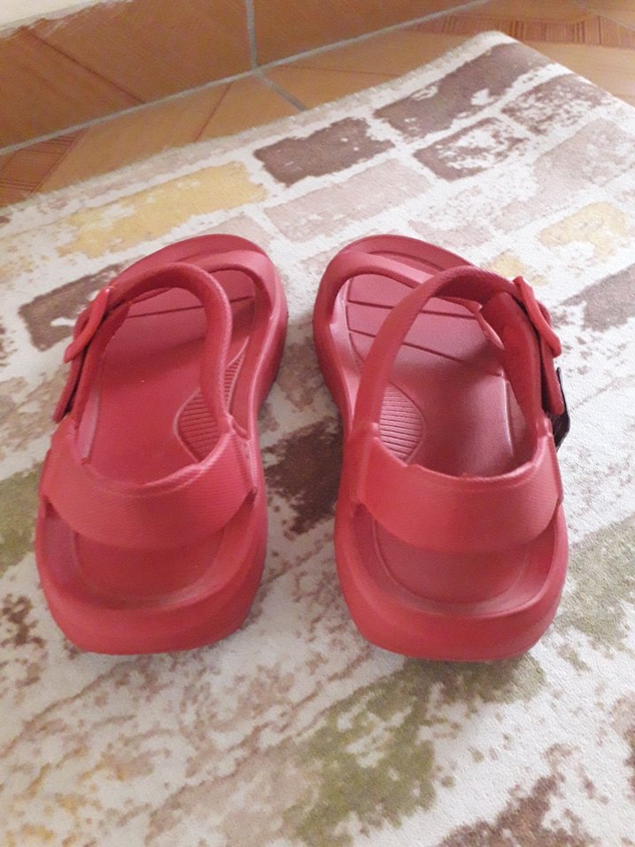 Kız Çocuk Kırmızı Tokalı Terlik - Görsel 3