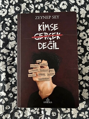 Kimse Gerçek Değil (İmzalı)