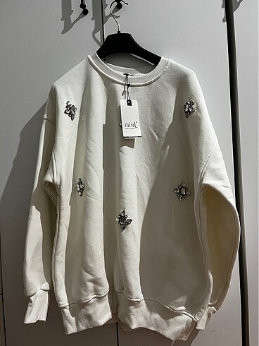 Taşlı işlemeli sweatshirt