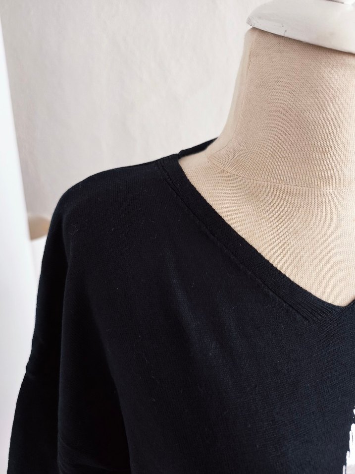 etiketli önü baskılı pamuklu triko kazak - Görsel 3