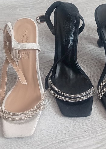 37 Beden beyaz Renk Beyaz Parlak Yılan Desenli Tokalı Stiletto
