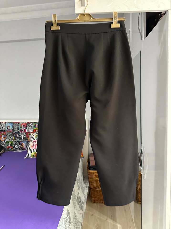 Kadın Siyah Pilili Midi Kumaş Pantolon - Görsel 3