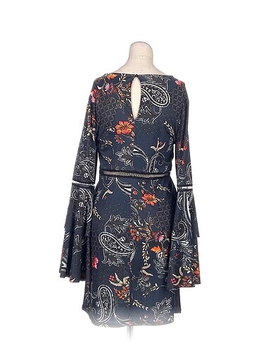 s Beden PreLoved Kısa Elbise %70 İndirimli.