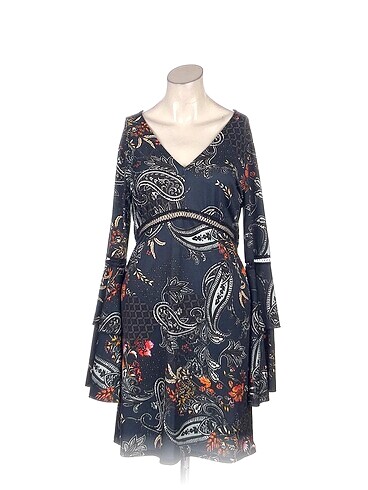PreLoved Kısa Elbise %70 İndirimli.