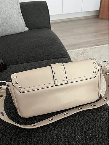 Stradivarius Krem zımbalı çanta