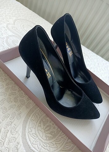 Siyah süet stiletto 