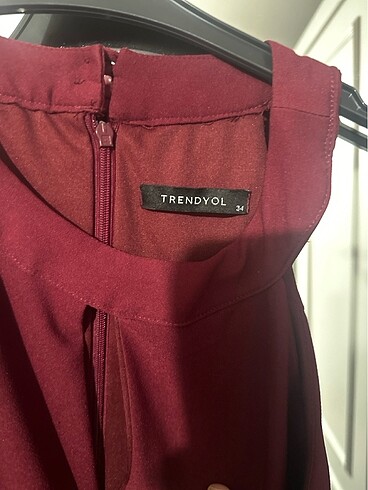 34 Beden Trendyol bordo kısa elbise