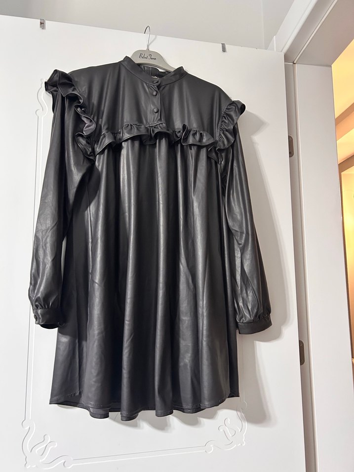 Uzun Kollu Siyah Deri Fırfırlı Tunik - Görsel 2