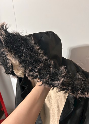 Siyah Uzun Kürklü Kadın Mont - Görsel 11