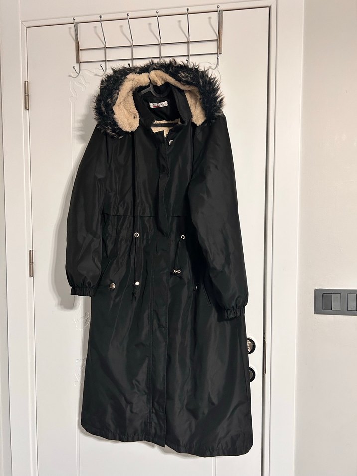 Siyah Uzun Kürklü Kadın Mont - Görsel 3