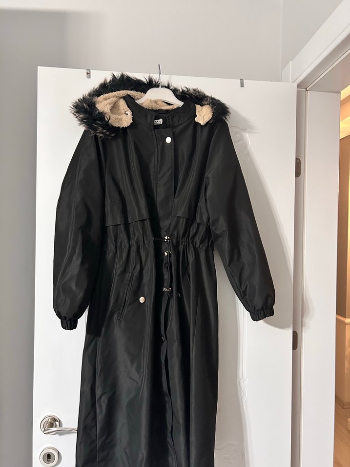 Siyah Uzun Kürklü Kadın Mont - Görsel 2