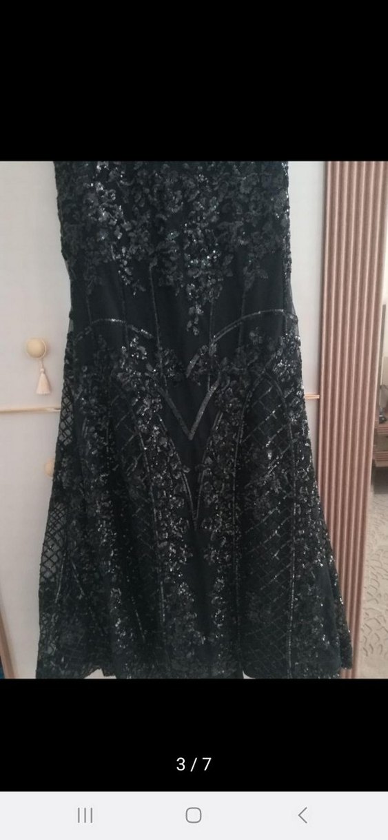 Siyah Dantelli Uzun V Yaka Gotik Abiye Elbise - Görsel 3