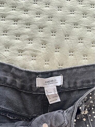 32 Beden siyah Renk Forever 21 Taşlı Kot Pantolon