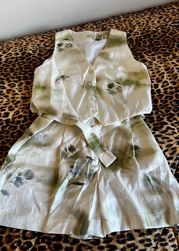 Kolsuz Düğmeli Mini Jumpsuit takım