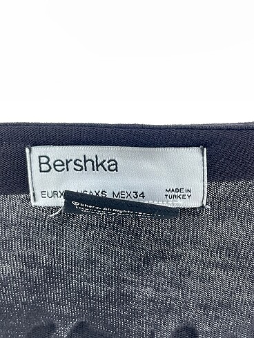 s Beden siyah Renk Bershka T-shirt %70 İndirimli.