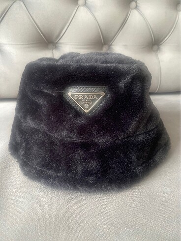 Prada kürk şapka