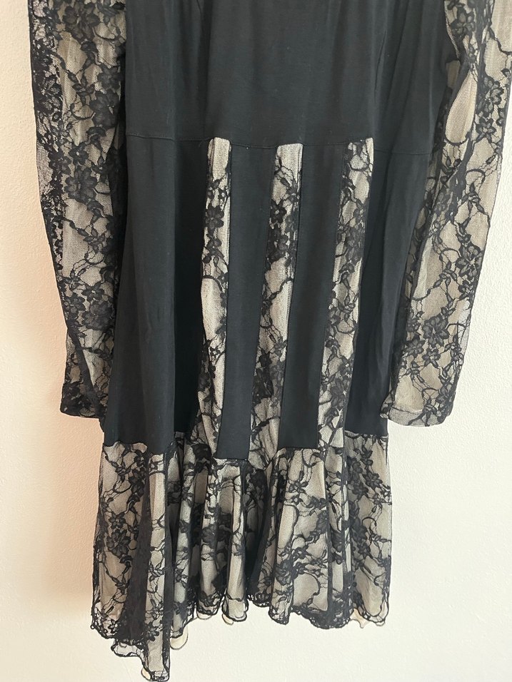 Siyah Dantel Detaylı Uzun Kollu Uzun Elbise - Görsel 2