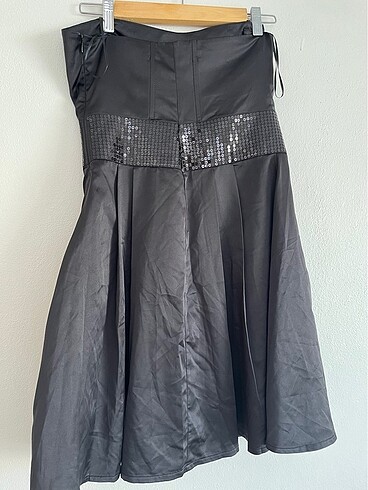 Saten straplez kısa elbise - Görsel 3