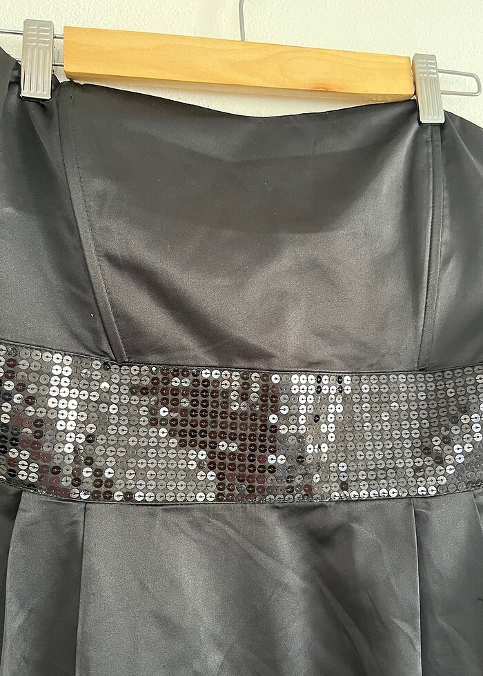 Saten straplez kısa elbise - Görsel 2