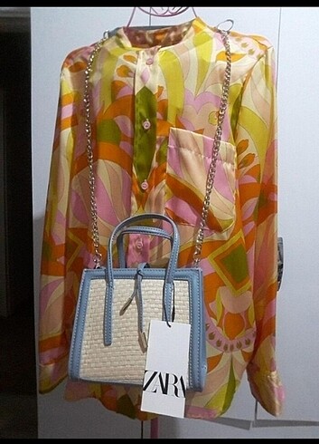 Zara Zara marka etiketli mavi deri detaylı hasır çanta 