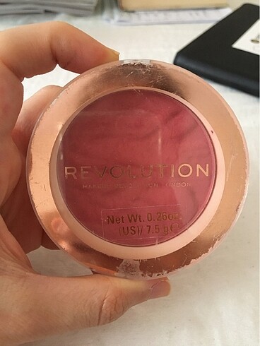  Beden Revolution rose kiss allık