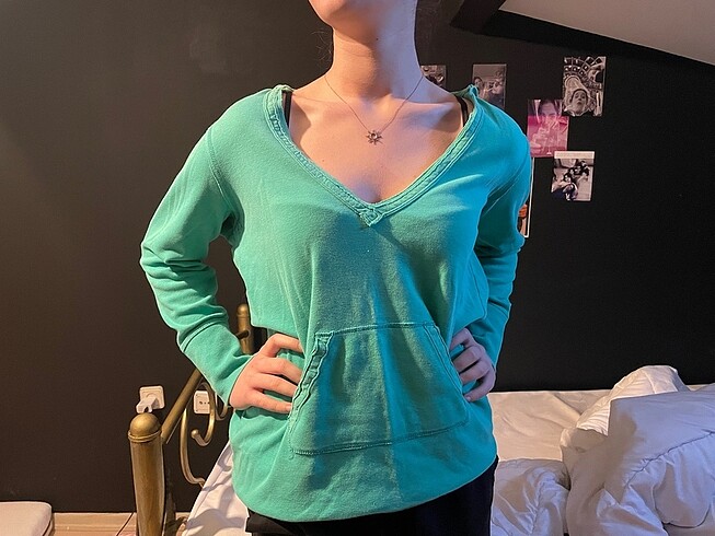 Sweatshirt