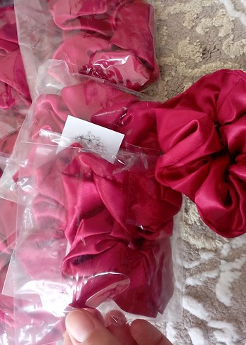 Parlak bordo saten toka - Görsel 3