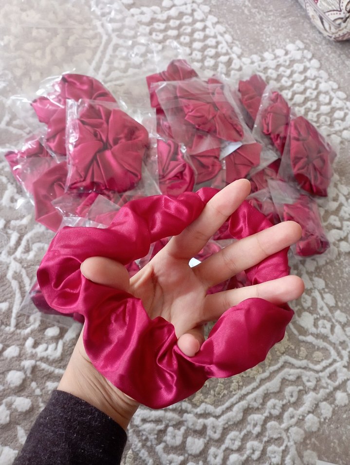 Parlak bordo saten toka - Görsel 2