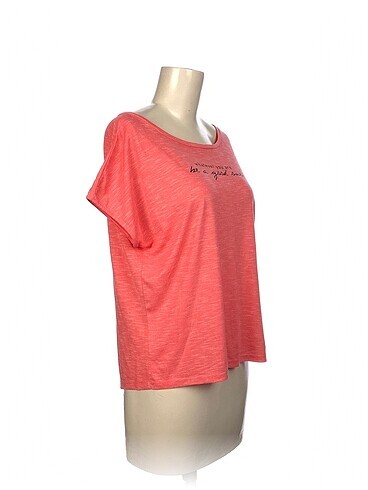 LC Waikiki LC Waikiki T-shirt %70 İndirimli.