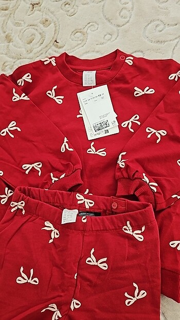2 Yaş Beden kırmızı Renk H&M KIZ BEBEK TAKIM 2 YAŞ 