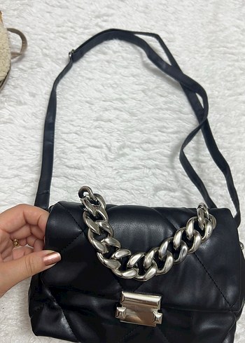 Zincir Detaylı Siyah DeriÇanta - Görsel 3