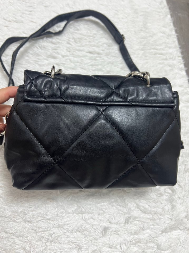 Zincir Detaylı Siyah DeriÇanta - Görsel 2