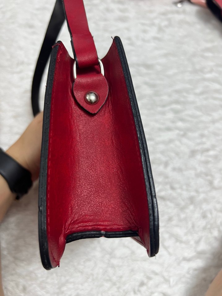 Zincir Detaylı Kırmızı Deri Kadın Çanta - Görsel 2