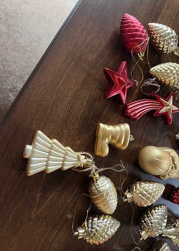 Kırmızı ve Altın Yılbaşı Süsleri Seti - Görsel 5