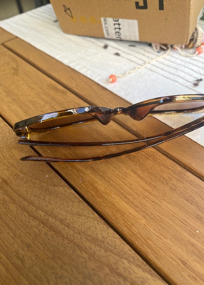 Vintage model güneş gözlüğü - Görsel 2