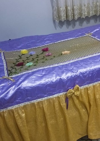 İşlemeli Parlak Mor ve Sarı Yatak Örtüsü - Görsel 2