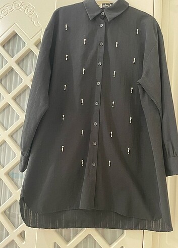 Siyah gömlek  - Görsel 2