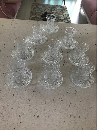 Kristal çay takımı 9 adettir