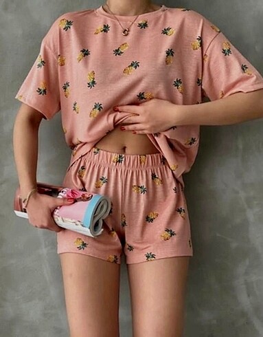 Diğer Ananaslı Pijama Takımı