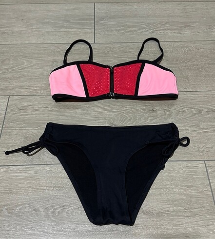 Önden fermuarlı straplez bikini takımı