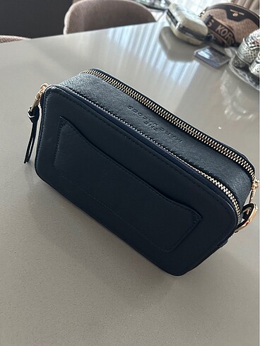 Beden Lacivert Marc Jacobs crossbody çanta