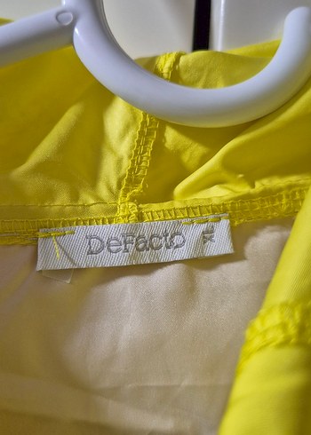 Uzun Beyaz Kadın Yağmurluk Yüksek Yaka - Görsel 3