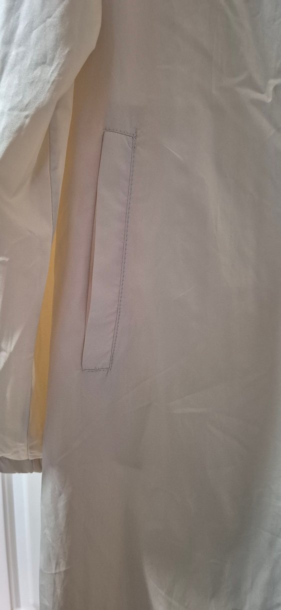 Uzun Beyaz Kadın Yağmurluk Yüksek Yaka - Görsel 2