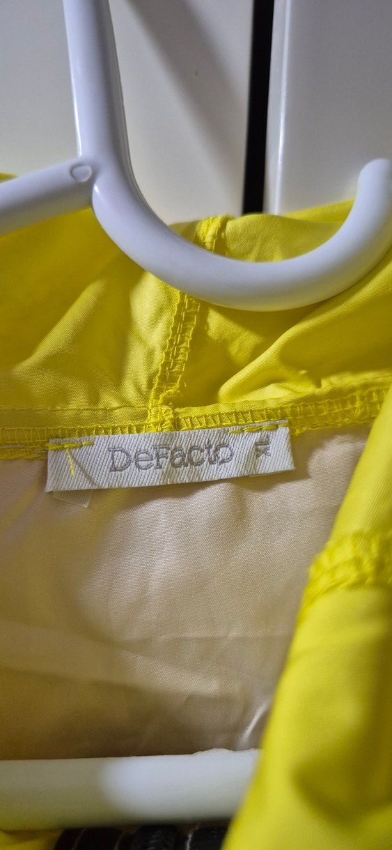 Uzun Beyaz Kadın Yağmurluk Yüksek Yaka - Görsel 3