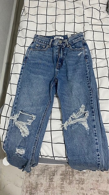 Pull and bear yırtıklı mom jeans