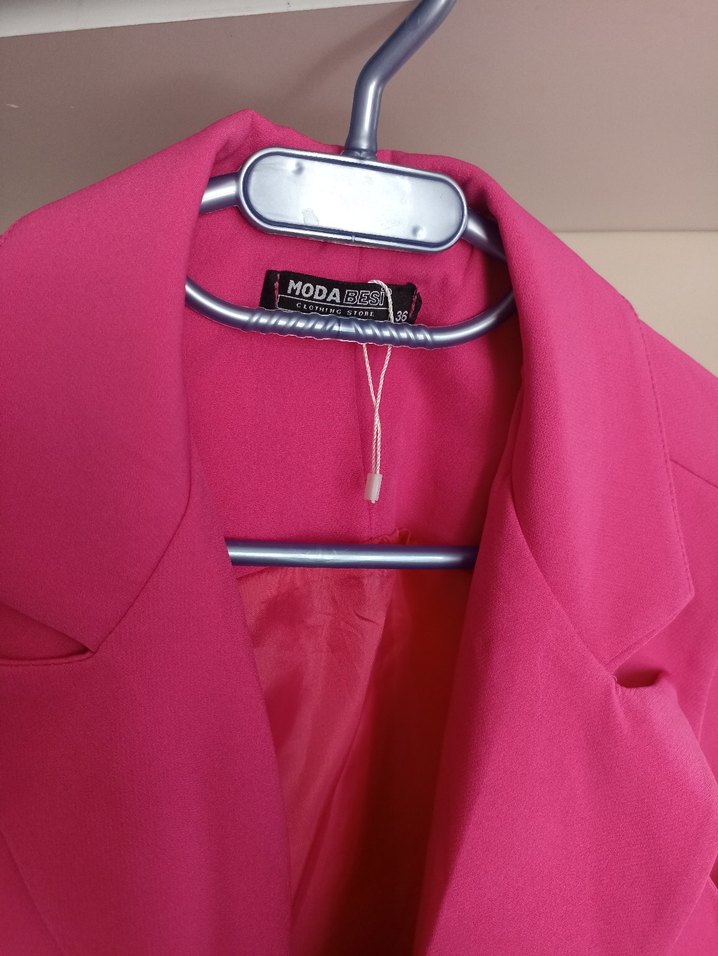 Pembe Düğmeli Kolsuz Midi Blazer - Görsel 2